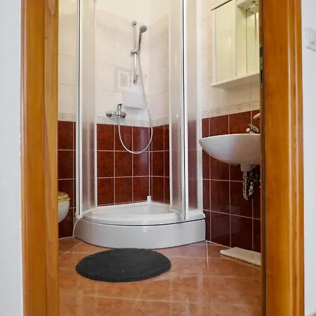 Apartment Ljubica Veilchen *