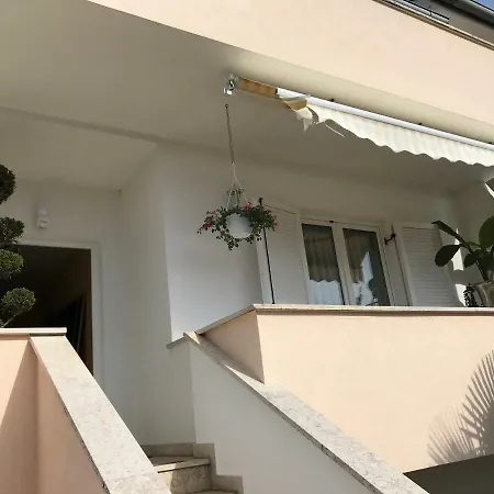 Apartment Ljubica Veilchen